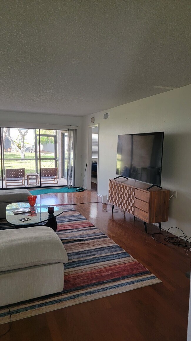 Foto del edificio - 5647 Summerside Ln