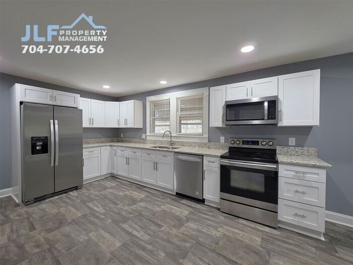 Foto principal - Charming 3 Bedroom/1.5 Bathroom Home in Peaceful Town of Salisbury!