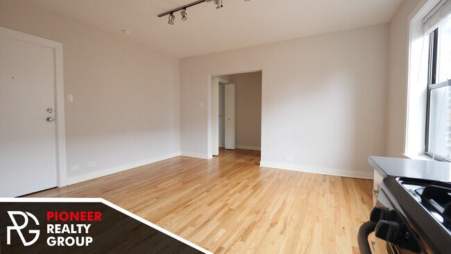 Foto del edificio - 2424 N Kedzie Blvd