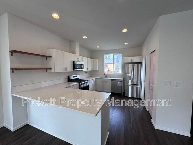 Foto del edificio - 814 NW Highgarden Dr