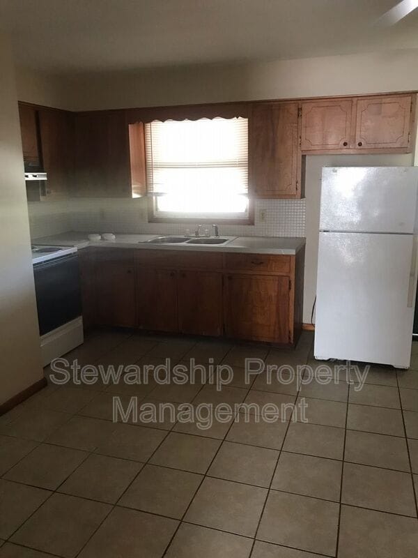 Primary Photo - 205 E Maple St