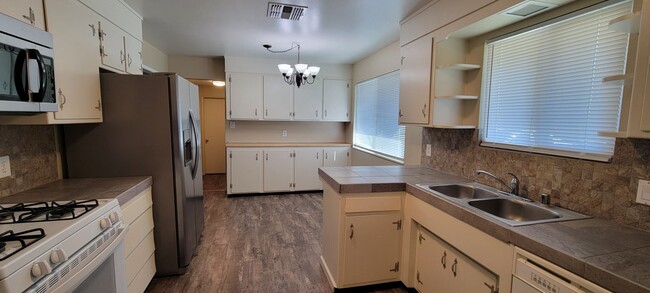 Building Photo - Cute 3 Bedroom Home On Irwin Rd