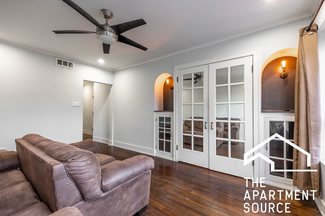 Foto principal - 3716 W Belmont Ave