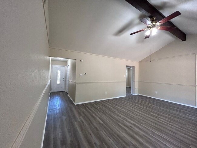 Foto del edificio - 906 Spring Tree St