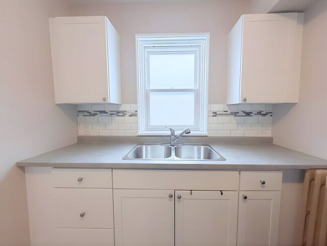 Photo du bâtiment - 83 East Avenue S