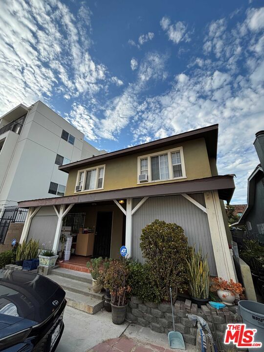 Building Photo - 3055 W 12th Pl