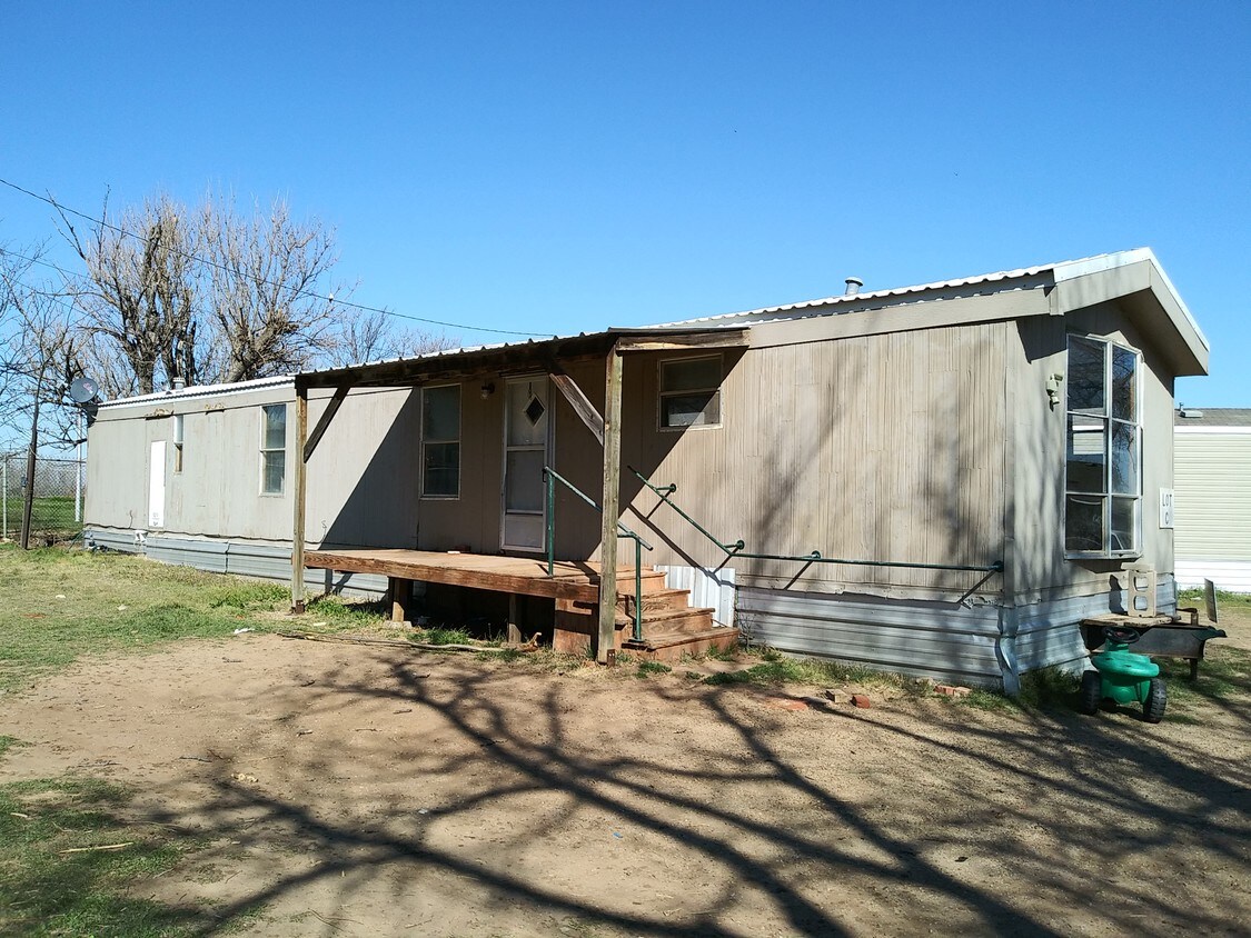 Primary Photo - 4005 Hilltop Dr