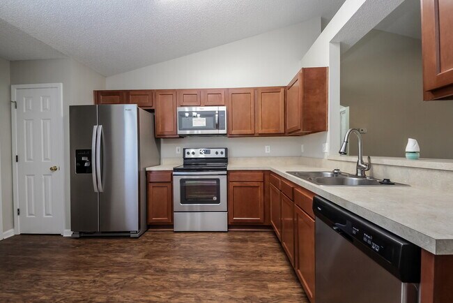 Building Photo - 3230 Chantilly Ct