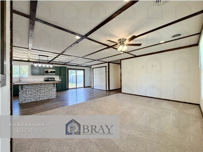 Foto del edificio - 307 Honeysuckle Dr