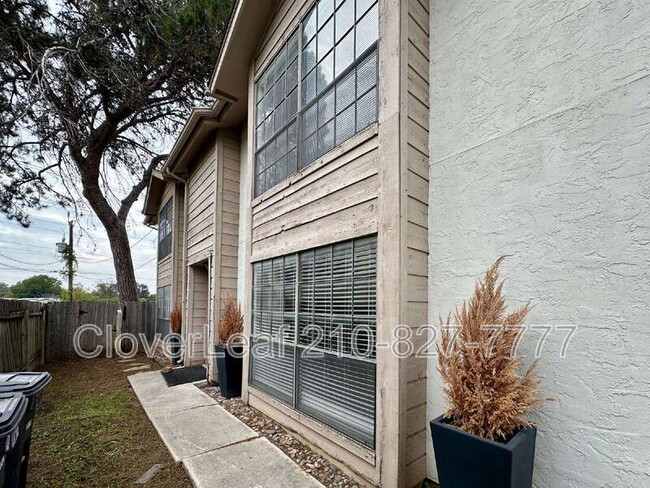 Building Photo - 10565 Starcrest Dr