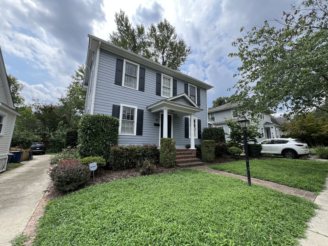 Primary Photo - 10 W Maple St