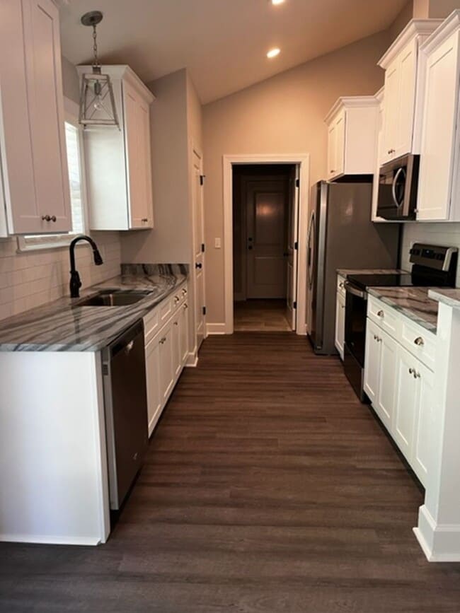 Building Photo - 3 Bedroom 2 Bath House