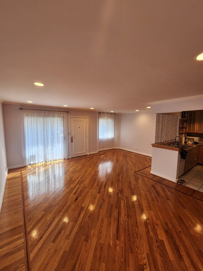 Foto del edificio - 14837 Sherman Way
