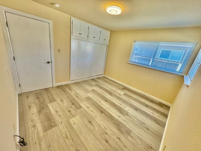 Building Photo - 24845 Thomas Ave