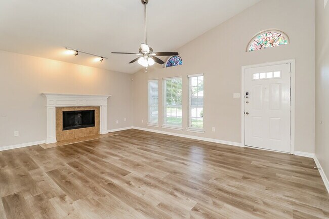 Building Photo - 7917 Val Verde Dr