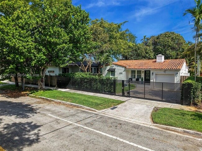 Building Photo - 2311 SW 9th Ave