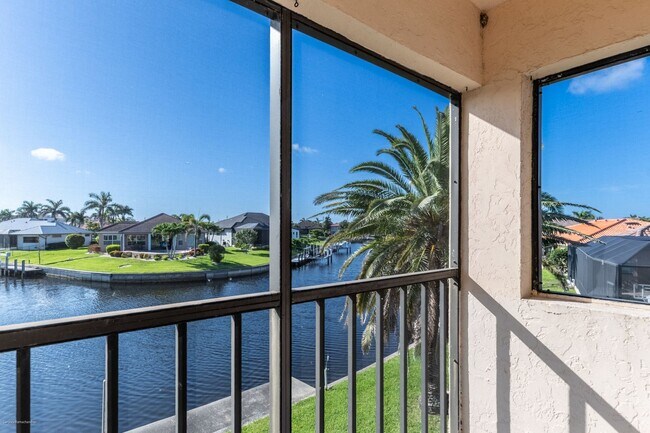 Foto del edificio - DRASTIC PRICE DROP!! WATERFRONT- 2-BEDROOMS, 2-BATH- PUNTA GORDA ISLES