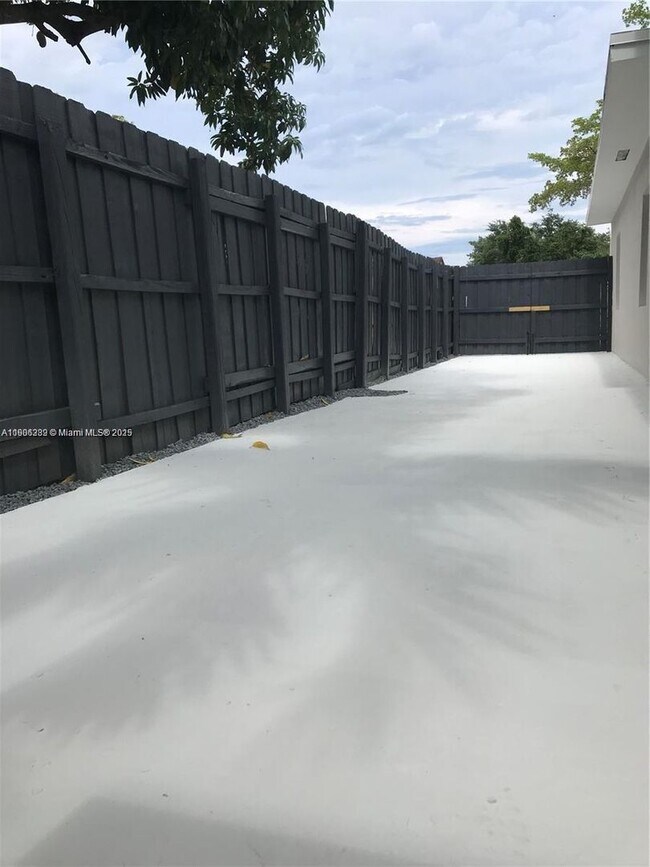 Foto del edificio - 13560 NW 2nd Ave