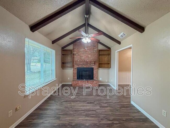 Building Photo - 801 Apache Dr