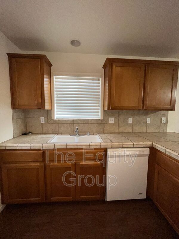 Foto del edificio - 2222 W Lark Ave