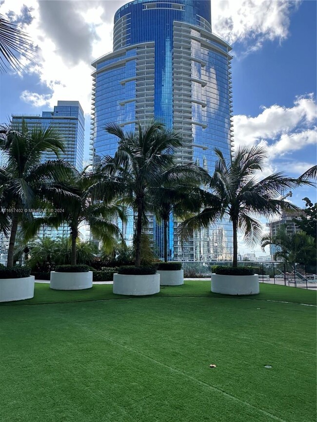 Foto del edificio - 888 Biscayne Blvd