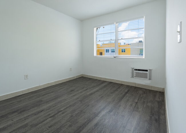 Building Photo - Miami Station