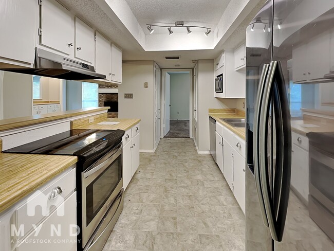 Building Photo - 5516 Lordsburg Trl