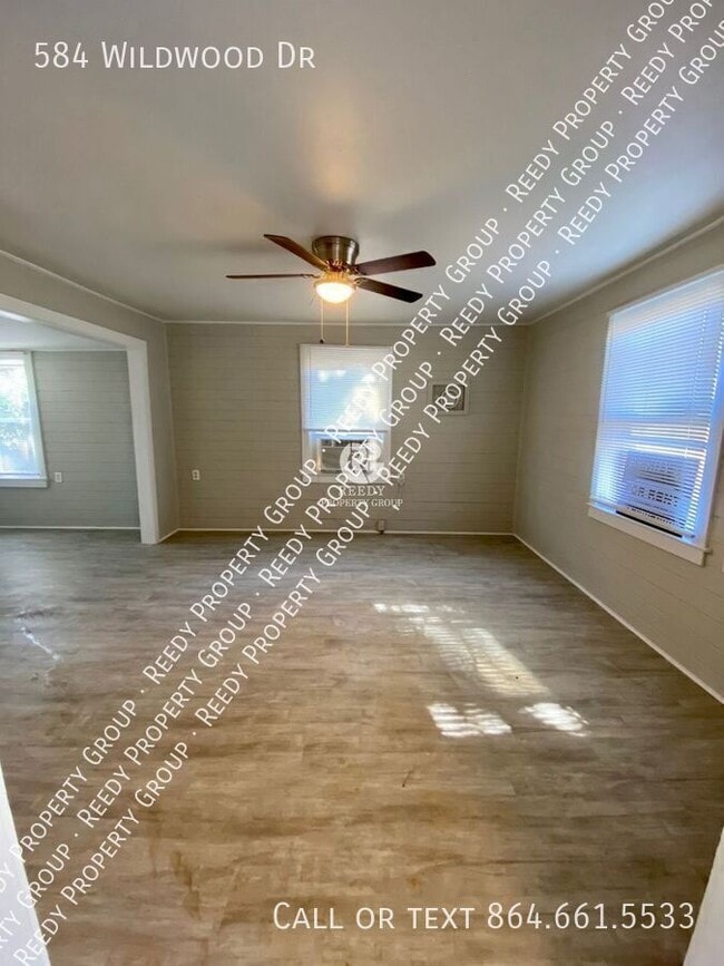 Foto del edificio - 584 Wildwood Dr