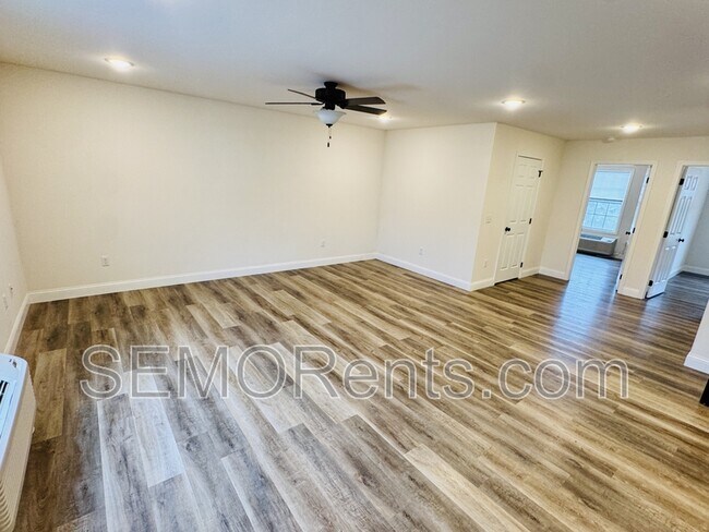 Foto del edificio - 27038 State Hwy B