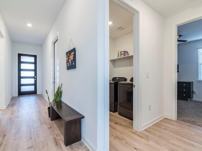 Foto del edificio - 2132 Centerline Ln
