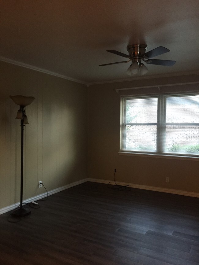 Building Photo - 5119 Lakefront Dr