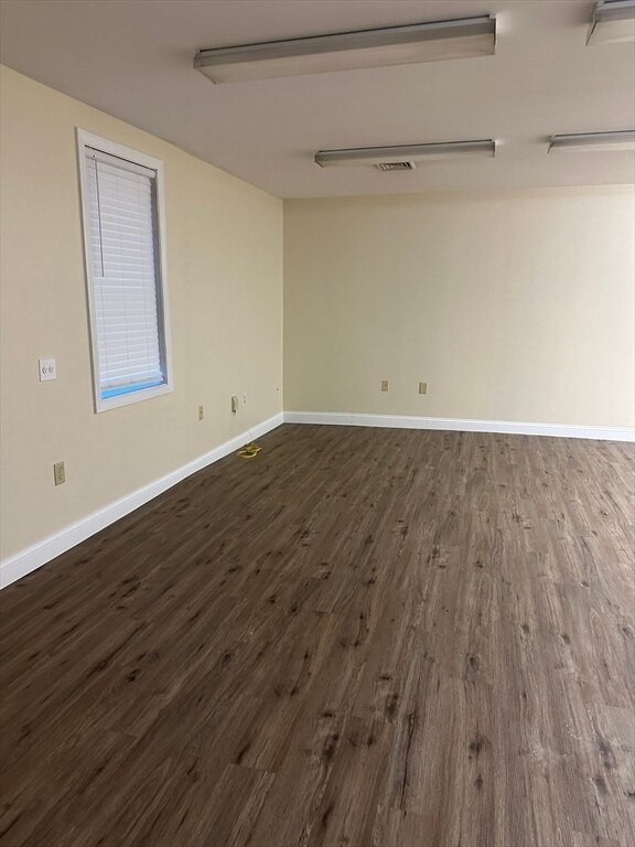 Foto del edificio - 13 Waushacum Ave