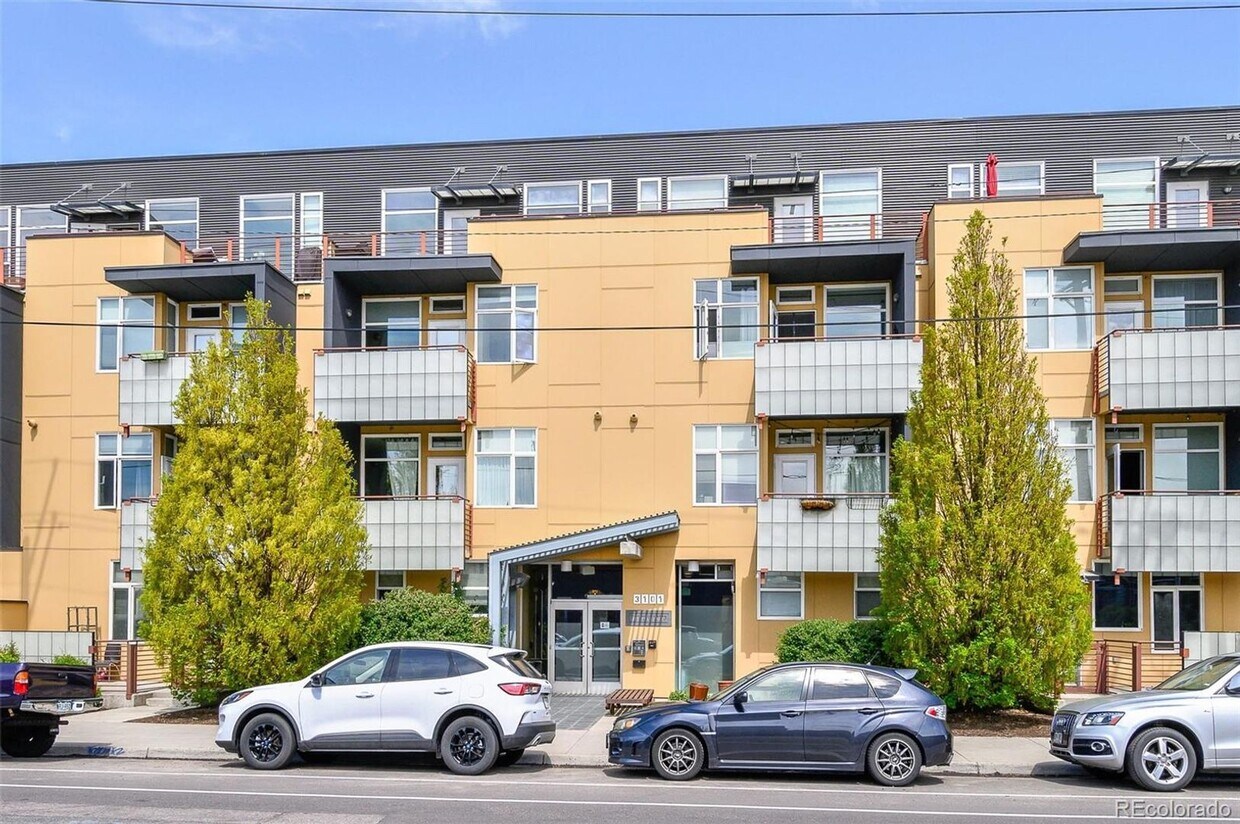 Primary Photo - Sunny 3rd floor RiNo Corner Unit Condo- Gr...