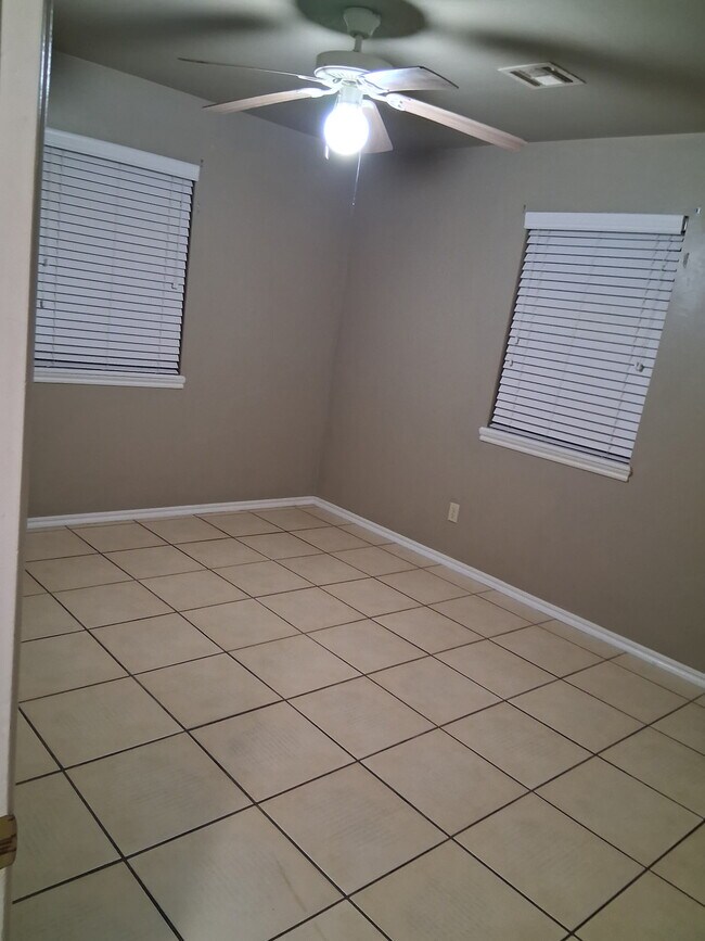 Foto del edificio - 111 E Sandy Creek Dr
