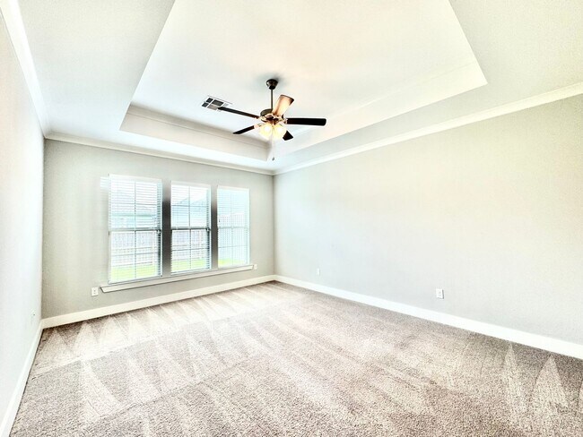 Building Photo - Warm Elegance in The Willows - 4Bedroom 2B...