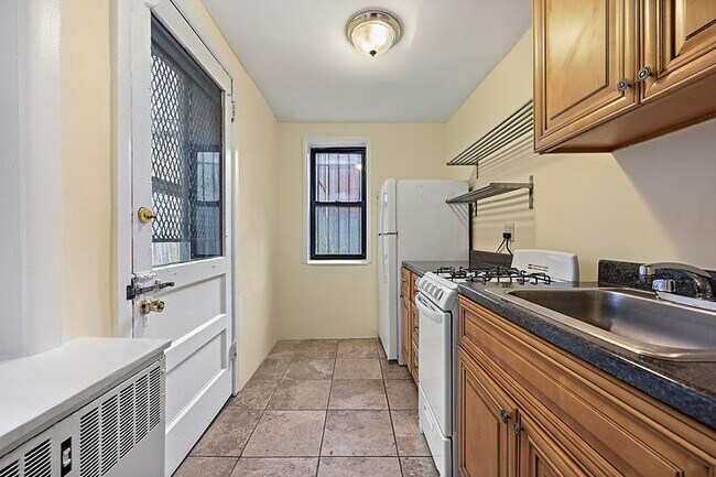 Kitchen - 219 Clinton Ave