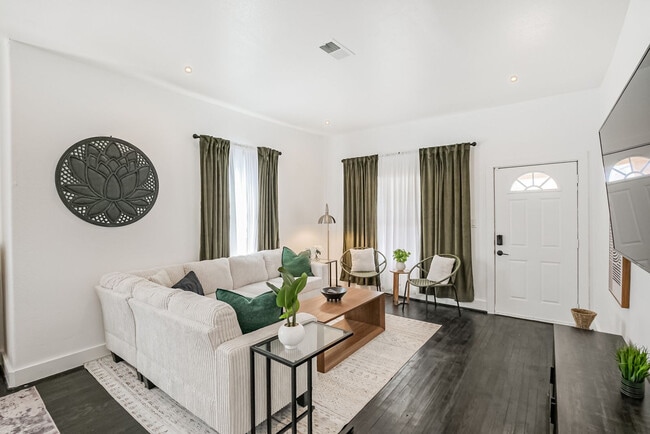 Building Photo - 3309 Webster St