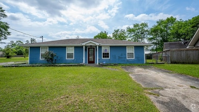 Building Photo - 214 Corinth Dr