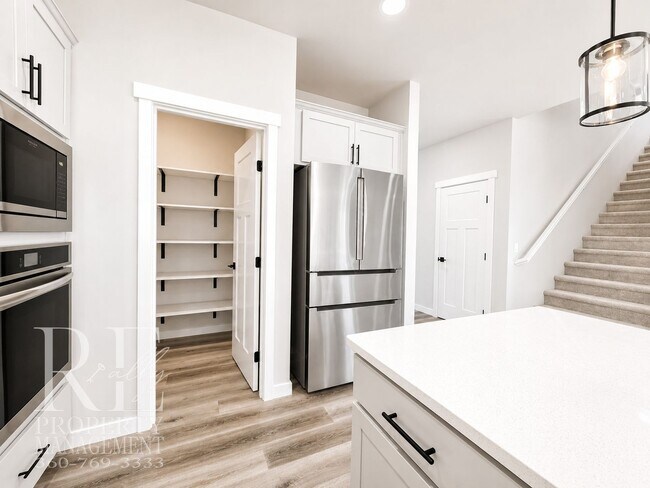 Foto del edificio - Luxury Poulsbo Retreat with Water Views, Covered Deck & Designer Finishes
