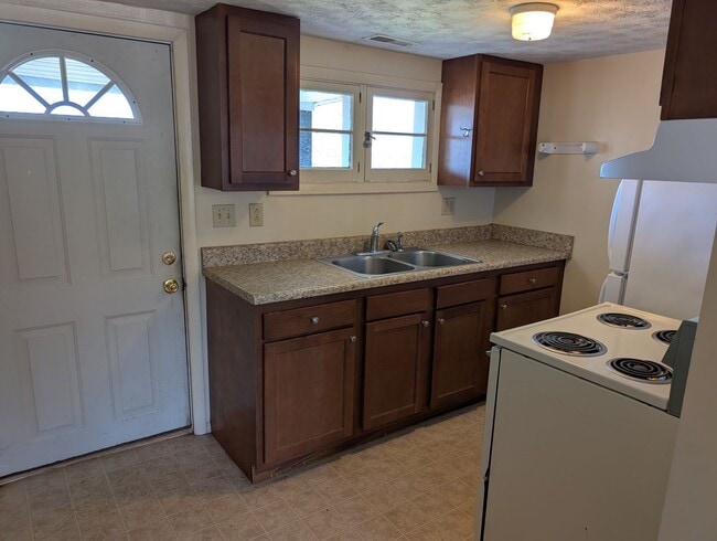 Building Photo - 525 W 2nd St