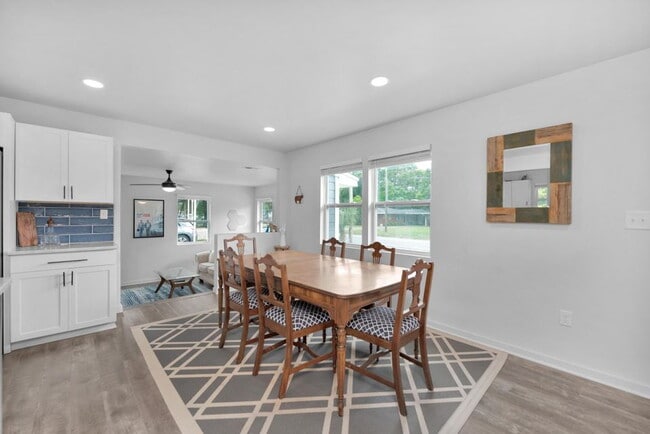 Building Photo - Charming 3-Bed home with 2.5 Baths in Fort...