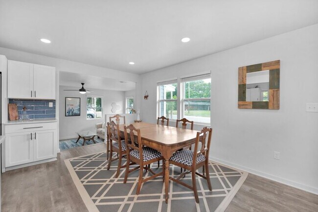 Building Photo - Charming 3-Bed home with 2.5 Baths in Fort Walton Beach – Your Ideal Coastal Retreat!