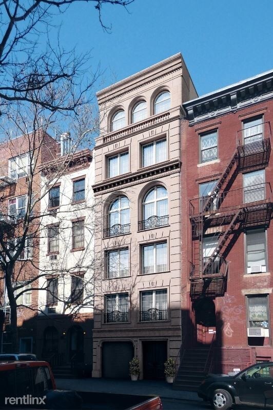 Foto del edificio - 326 E 9th St