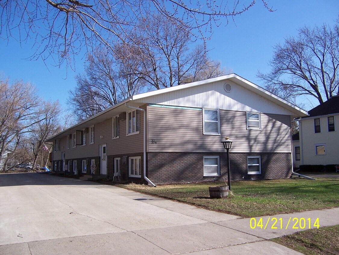 307 S 4th St Unit A, Marshall, MN 56258 Apartments in Marshall, MN