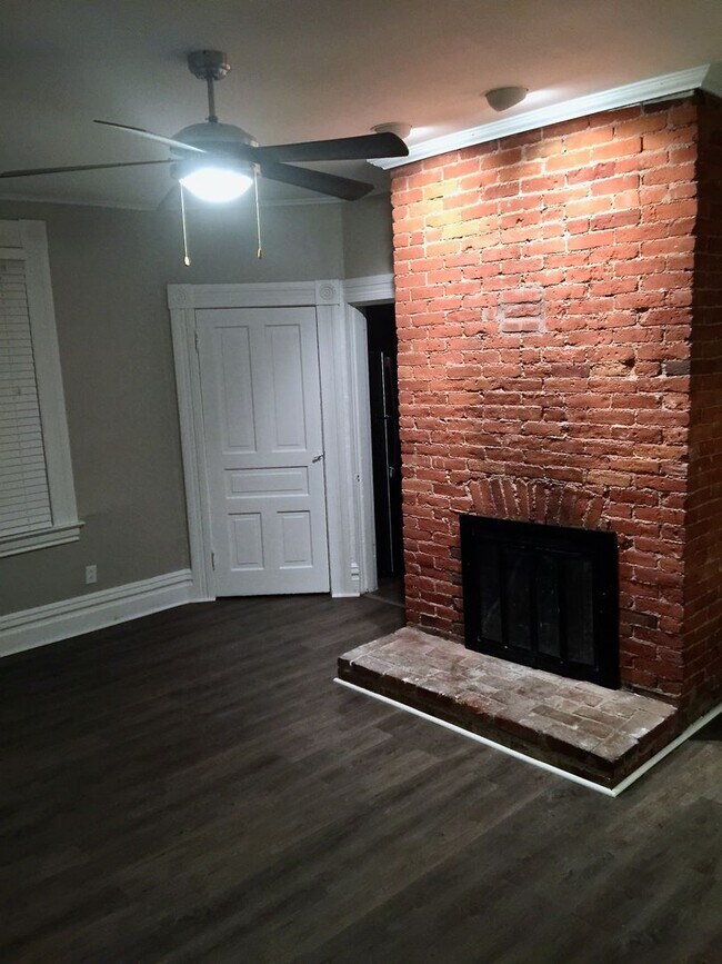 Building Photo - *** Amazing Apartment in Mt. Washington * Pet Friendly * Duplex style * Available Now * Spacious ...
