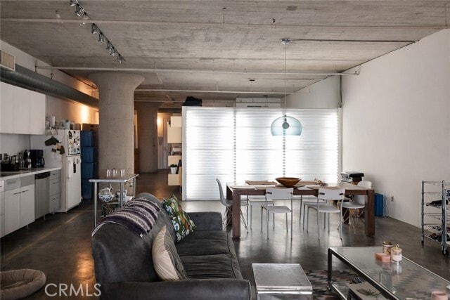 Building Photo - 1855 Industrial St