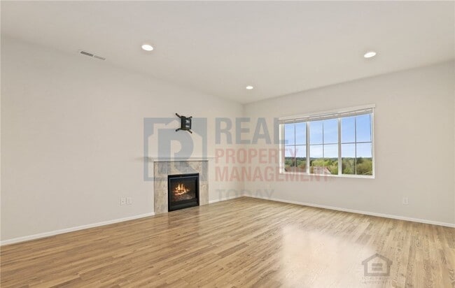 Foto del edificio - Beautiful 4-Bedroom Home Featuring Open Layout & Stainless Appliances!!