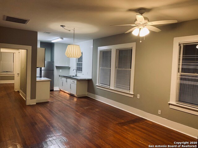 Foto del edificio - 415 E Locust St