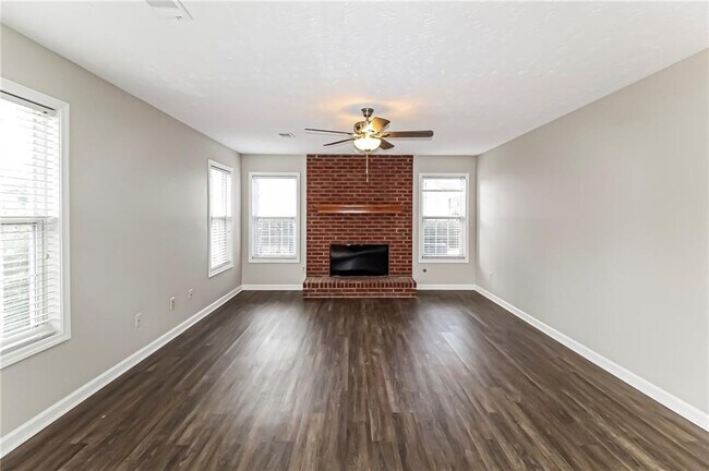 Foto del edificio - 3387 Summit Glen Dr