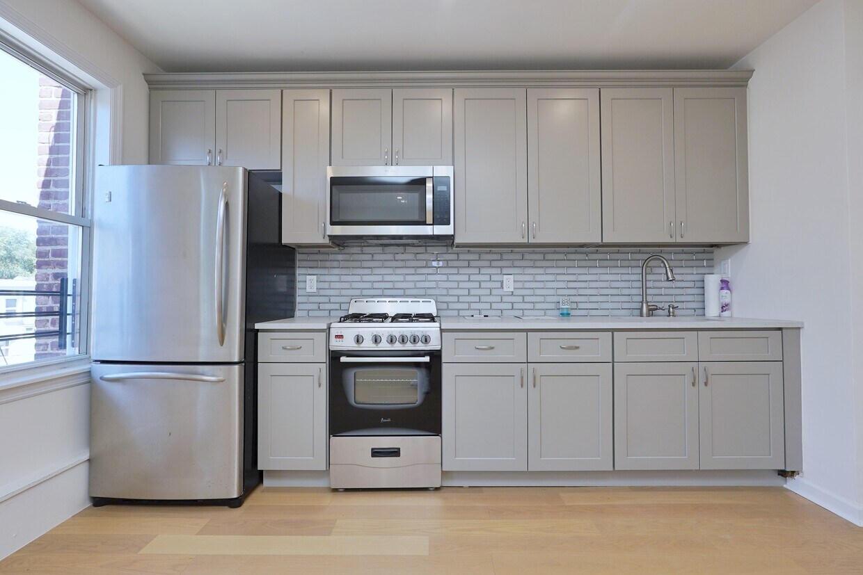 Primary Photo - 2076 Coyle St